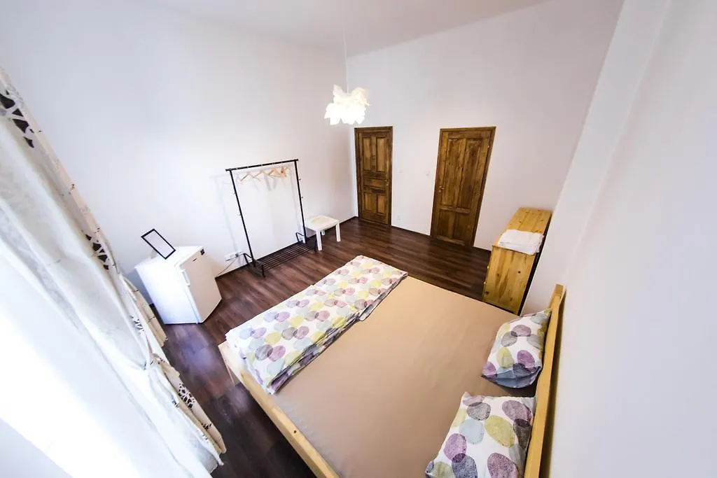 Freedom Rooms & Apartments 0*, Prague